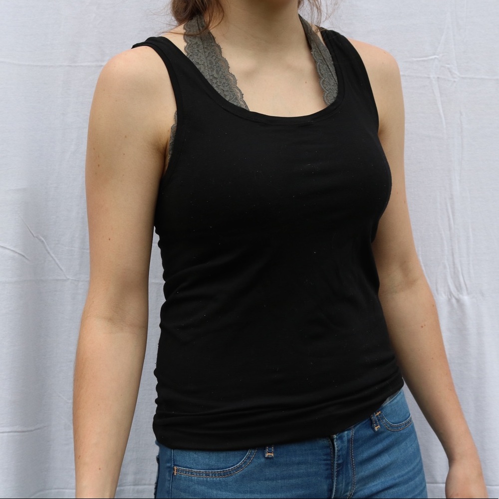 Black seam-free cami